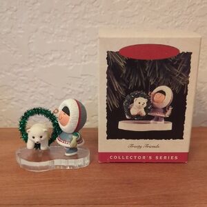 Hallmark Frosty Friends Figurine with Green Wreath 1994